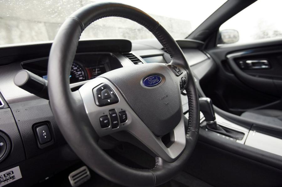  Ford Taurus SHO 2013 года  (фото 19 из 56)